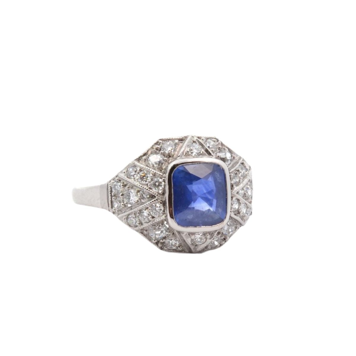 Bague entourage en platine saphir et diamant - Castafiore