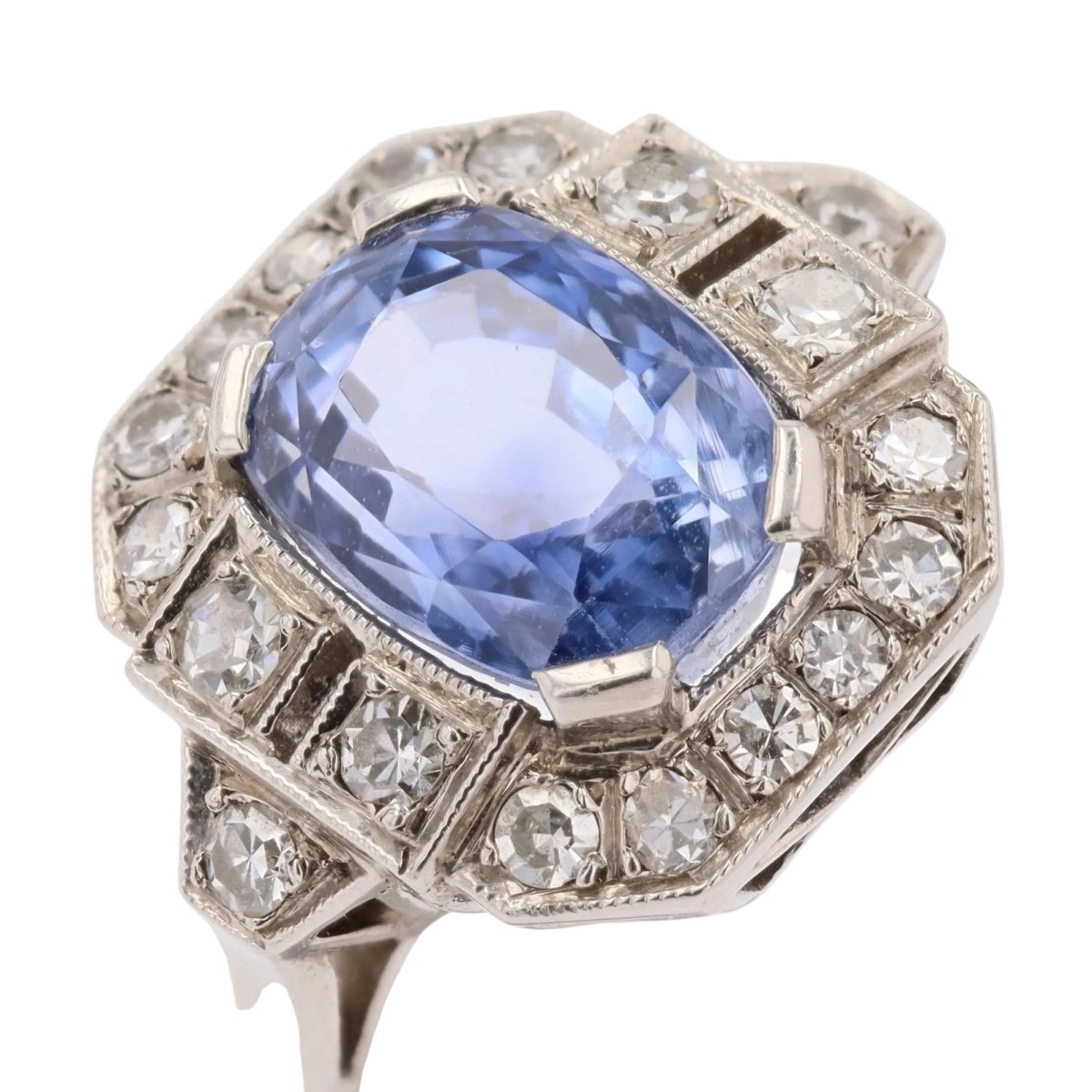 Bague Entourage en platine, saphir et diamants - Castafiore