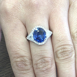 Bague Entourage en platine, saphir et diamants - Castafiore