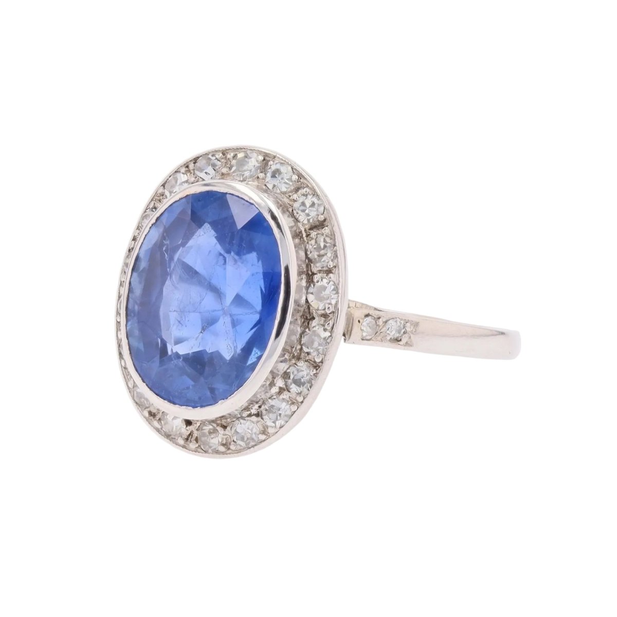 Bague Entourage en platine, saphir et diamants - Castafiore