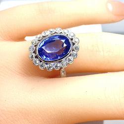 Bague Entourage en platine, saphir et diamants - Castafiore