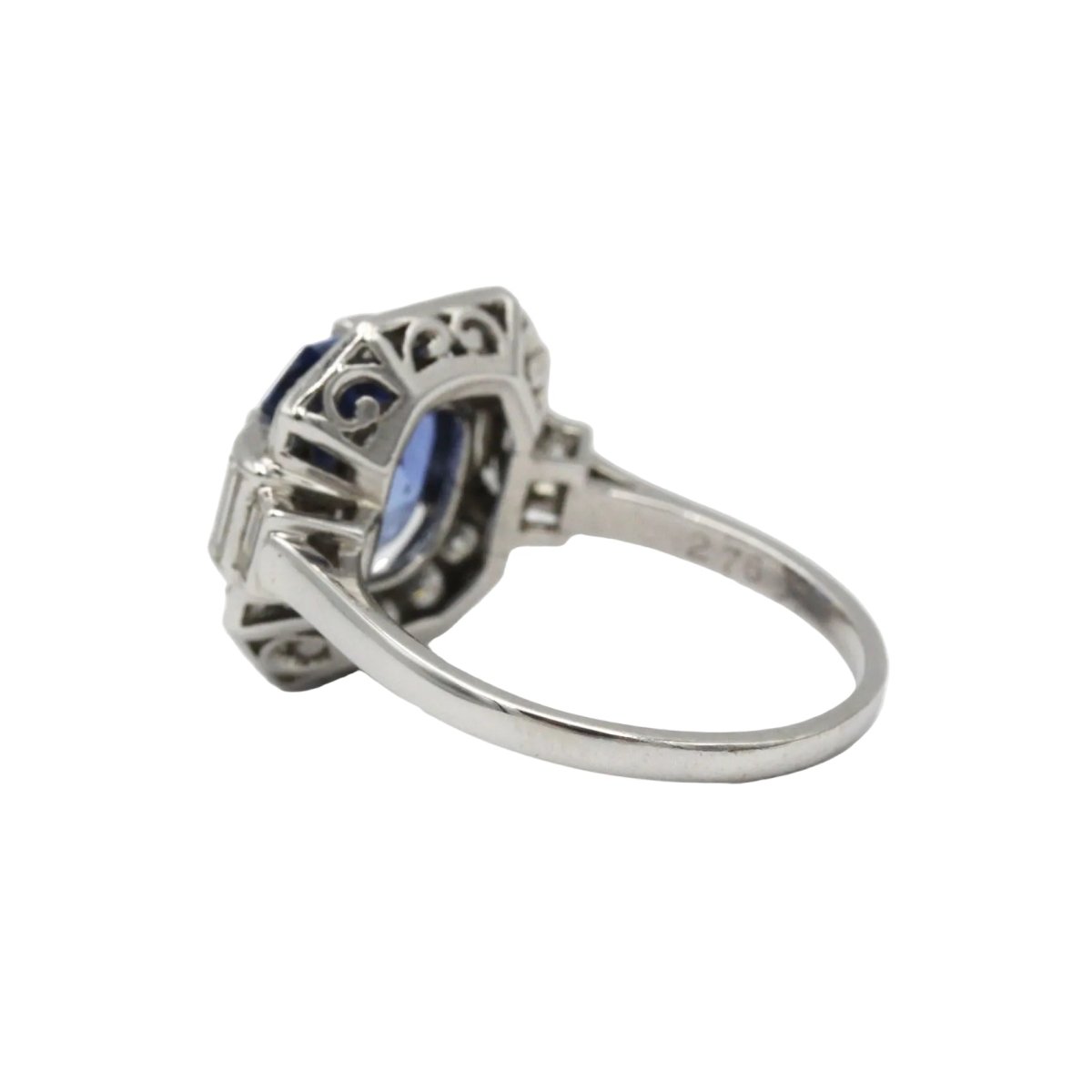Bague Entourage en platine, saphir et diamants - Castafiore