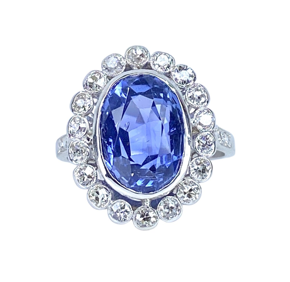 Bague Entourage en platine, saphir et diamants - Castafiore