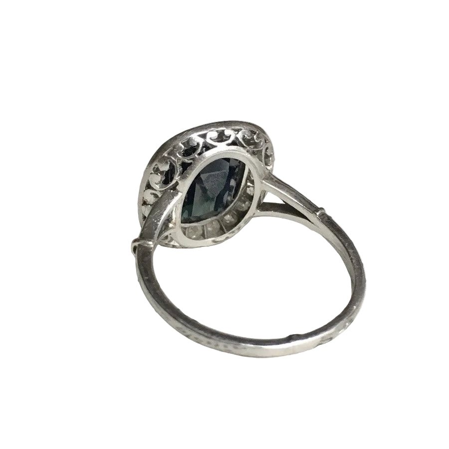 Bague Entourage en platine, saphir et diamants - Castafiore