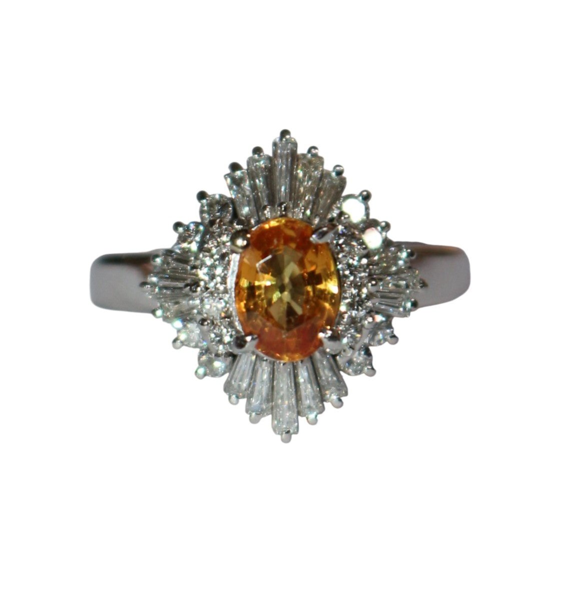Bague Entourage en platine, saphir et diamants - Castafiore