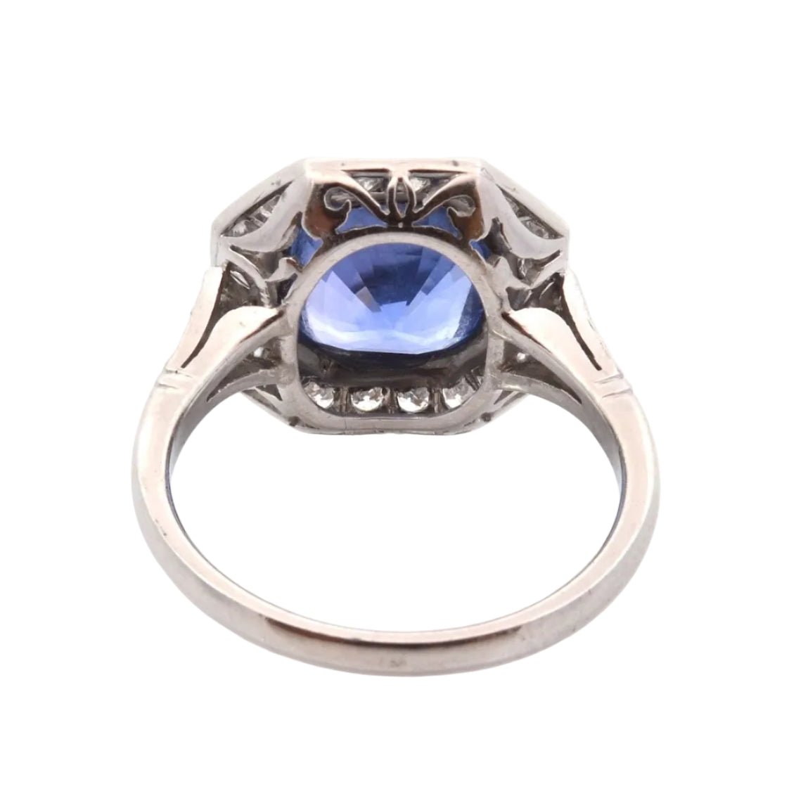Bague Entourage en platine, saphir et diamants - Castafiore