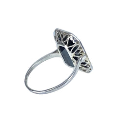 Bague Entourage en platine, saphir et diamants - Castafiore