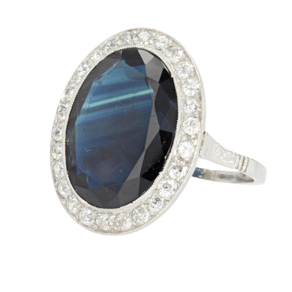 Bague Entourage en platine, saphir et diamants - Castafiore
