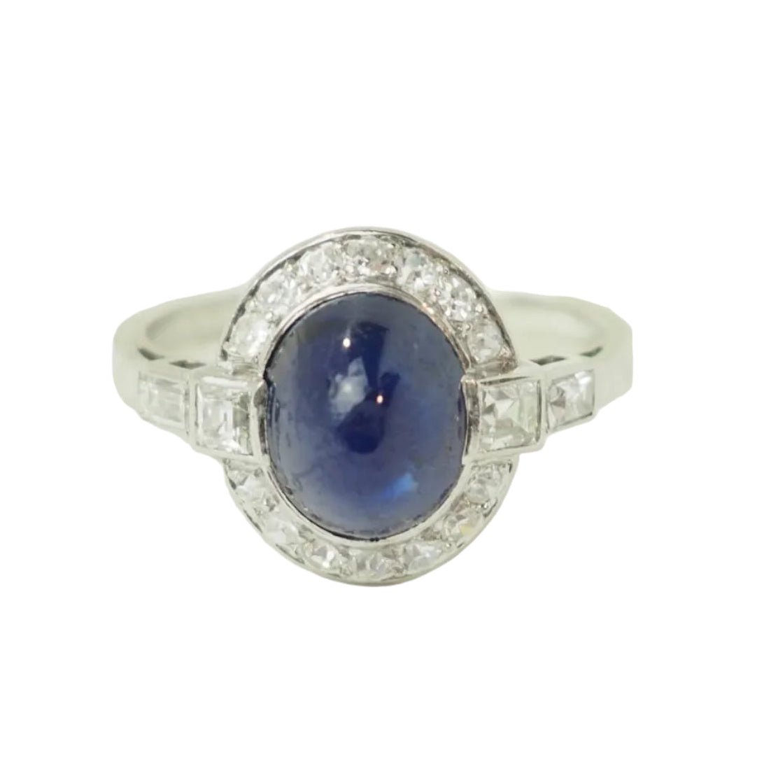 Bague Entourage en platine, saphir, et diamants - Castafiore