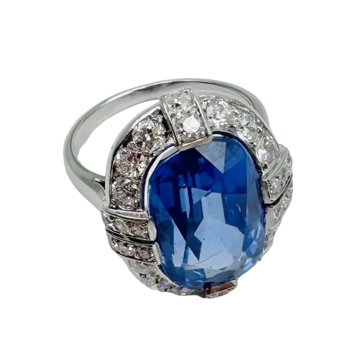 Bague Entourage en platine, saphir et diamants - Castafiore