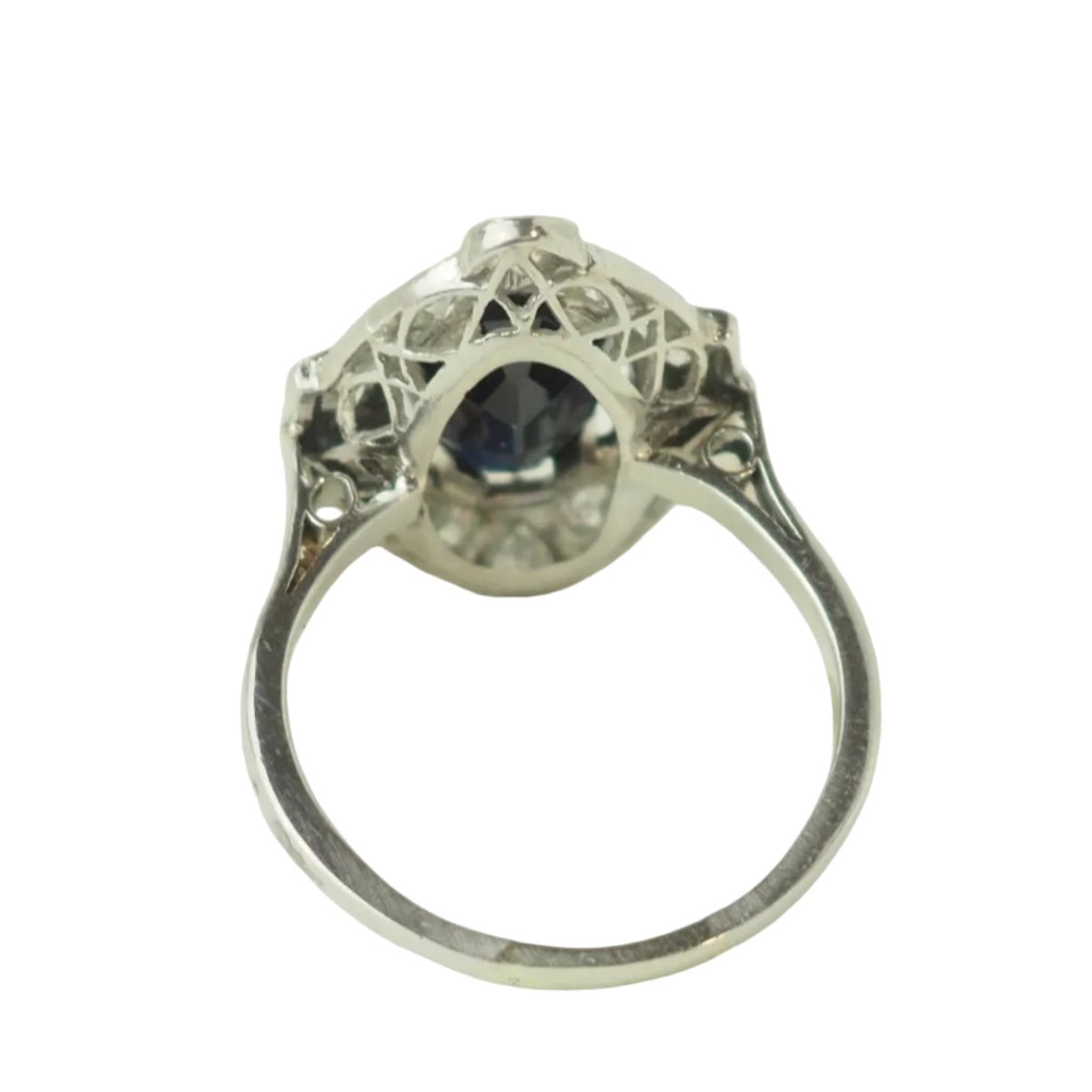 Bague Entourage en Platine, saphir, et diamants - Castafiore