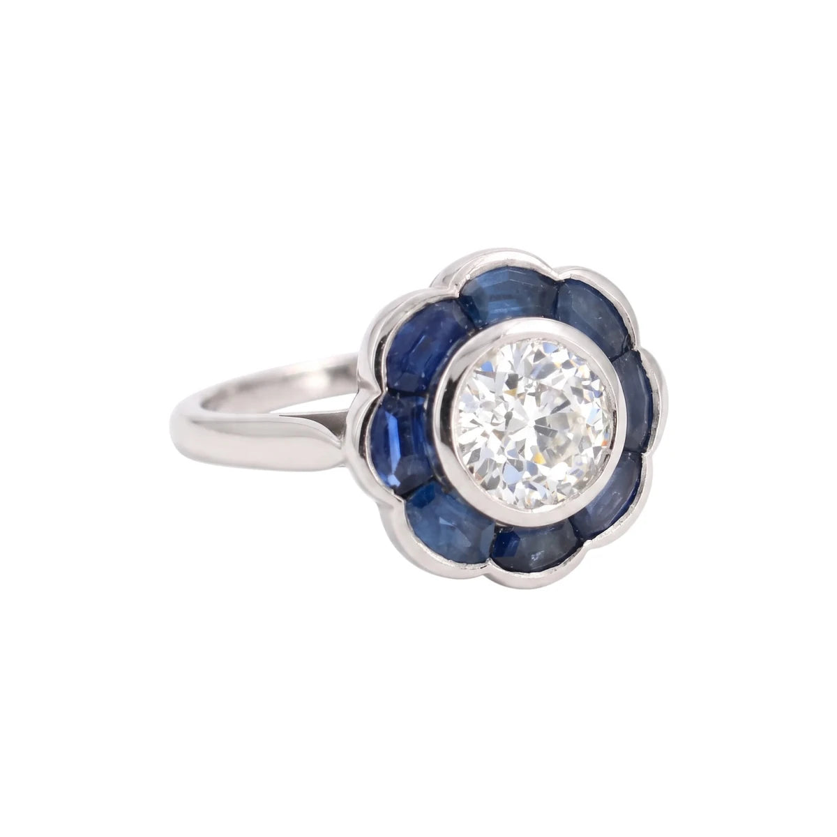 Bague Entourage en platine, saphirs et diamants - Castafiore