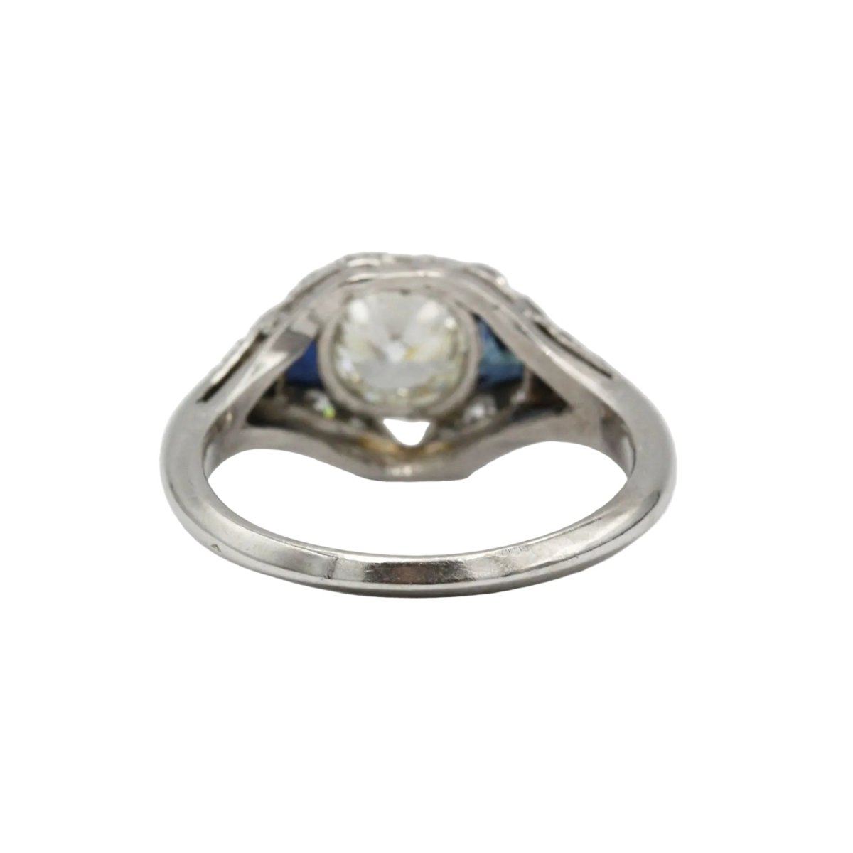 Bague Entourage en platine, saphirs et diamants - Castafiore