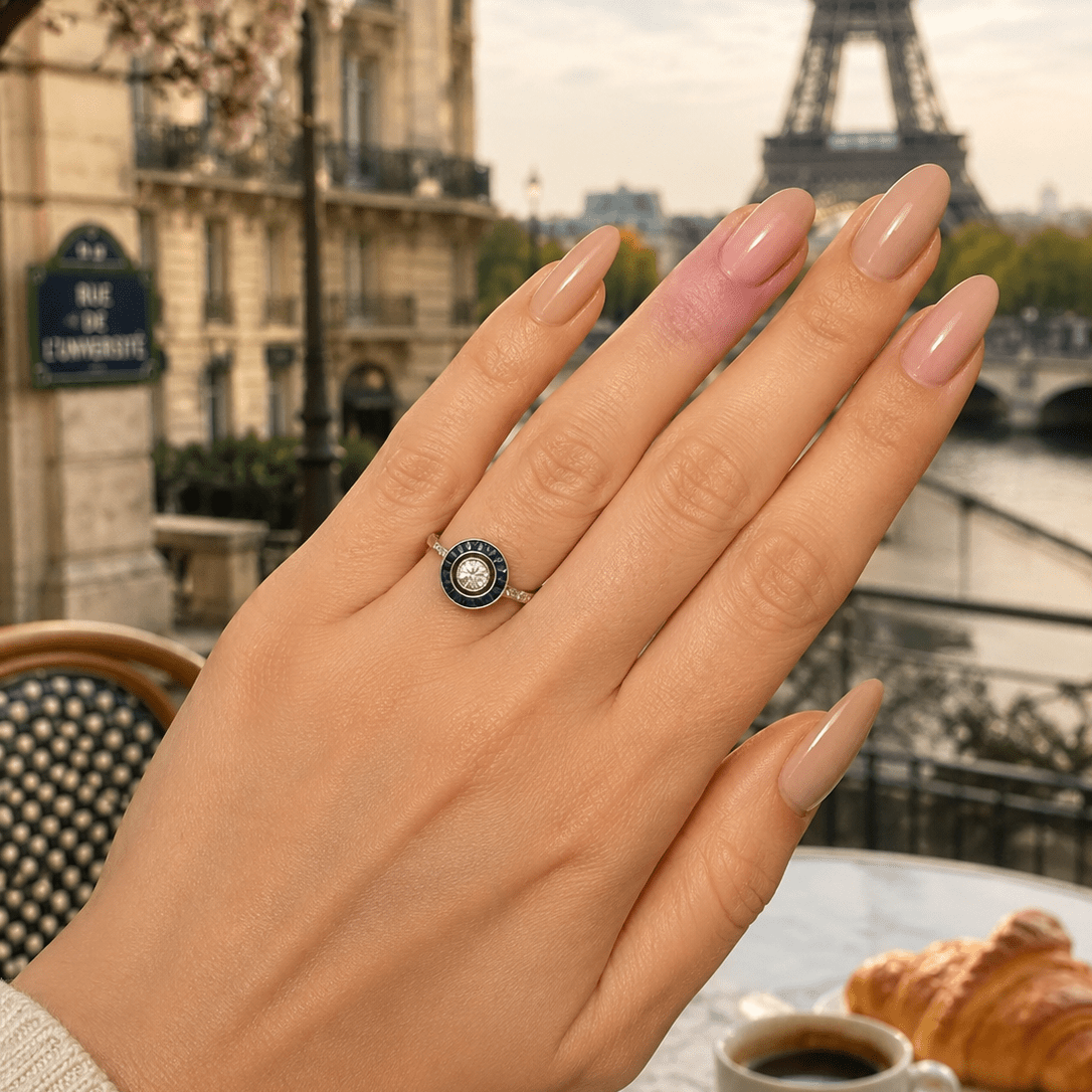 Bague Entourage en platine, saphirs et diamants - Castafiore