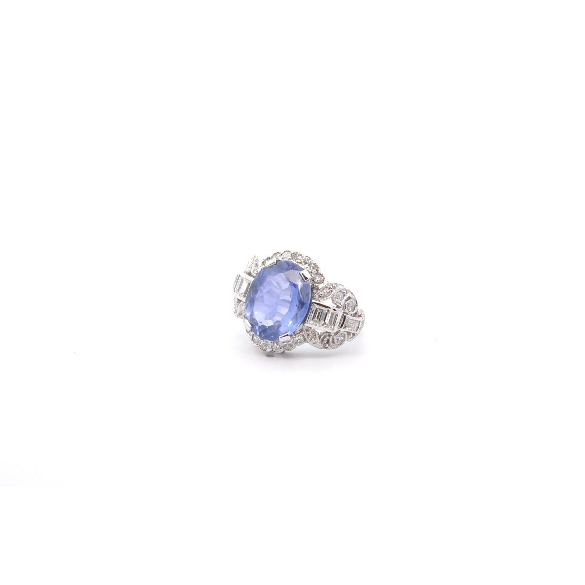 Bague Entourage en platine, saphirs et diamants - Castafiore