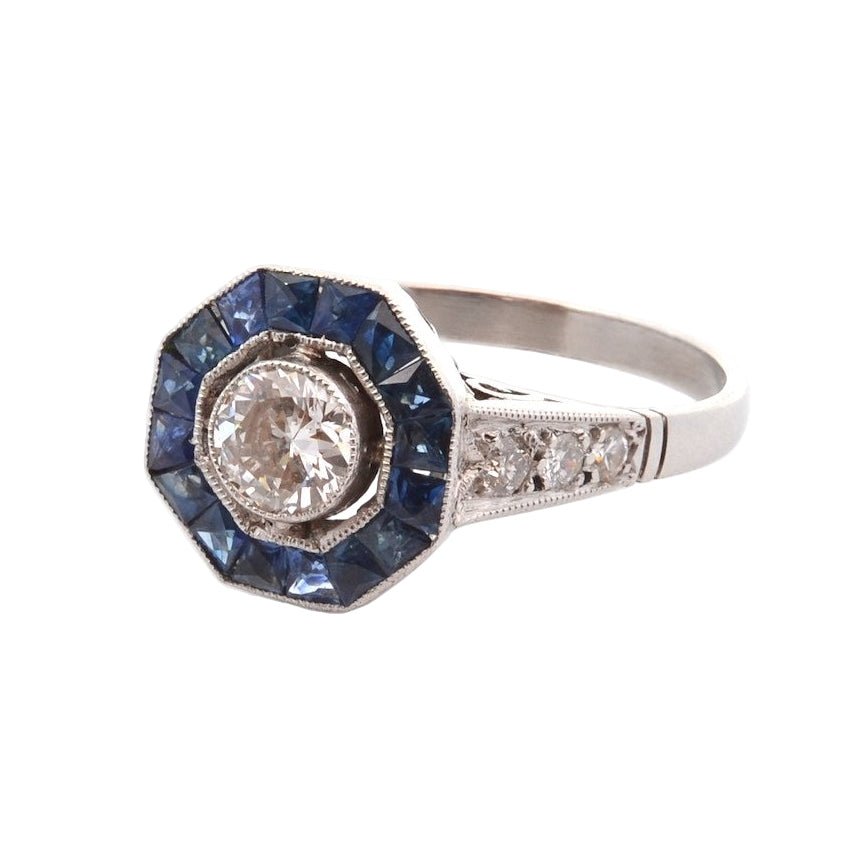 Bague Entourage en platine, saphirs, et diamants - Castafiore