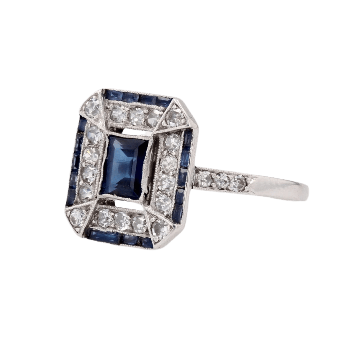 Bague Entourage en platine, saphirs et diamants - Castafiore