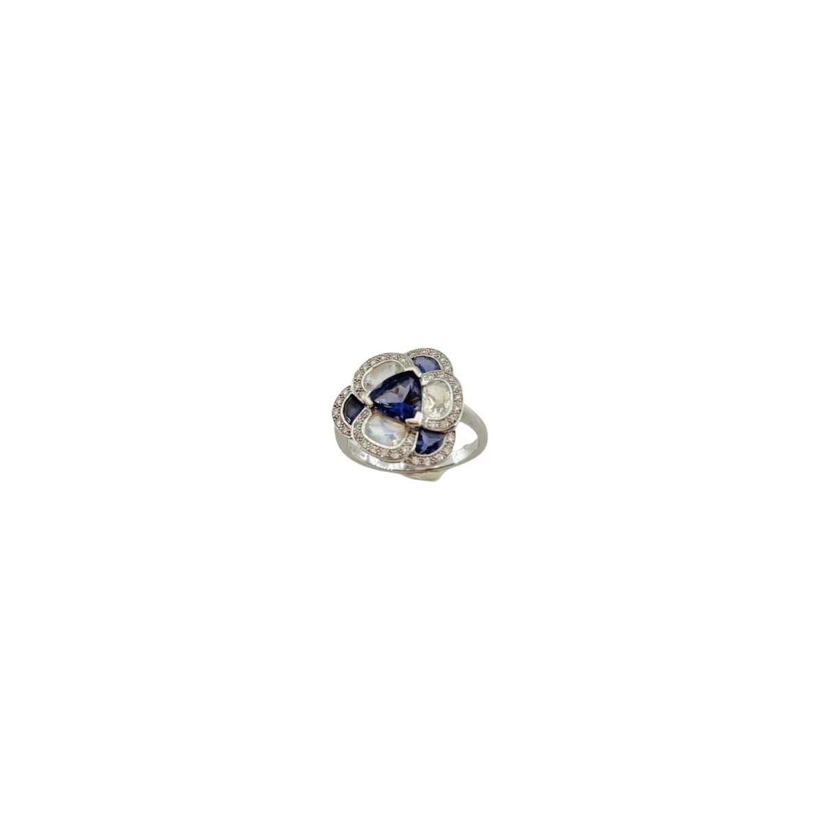 Bague Entourage ISABELLE LANGLOIS "Flora Pensée" en or blanc, pierres de lune, iolites et diamants - Castafiore