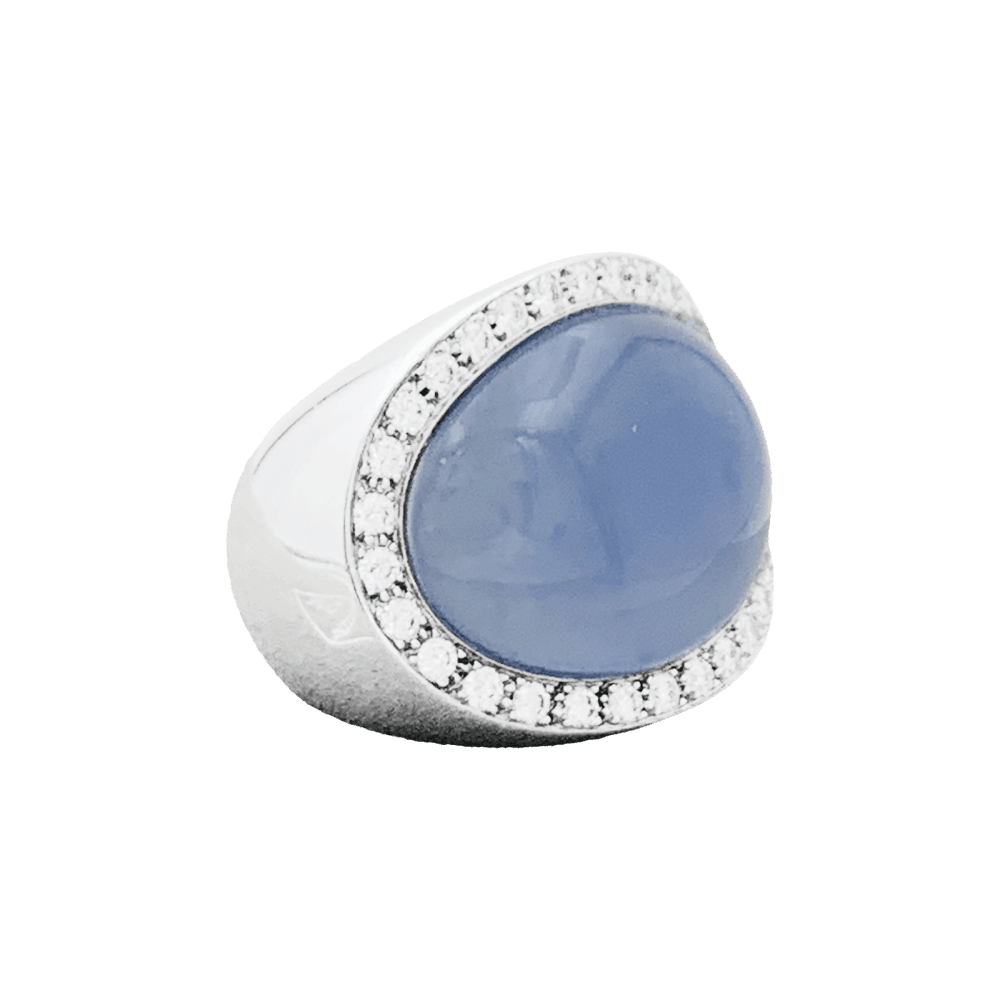 Ring Van Cleef & Arpels white gold, chalcedony and diamonds.