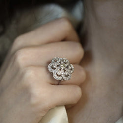 Bague entourage vers 1970 en or gris 18k avec 2,0 Cts de Diamants.K - VS. Taille 53 - Castafiore
