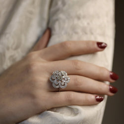 Bague entourage vers 1970 en or gris 18k avec 2,0 Cts de Diamants.K - VS. Taille 53 - Castafiore