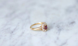 Bague fiançailles rubis entourage diamants - Castafiore