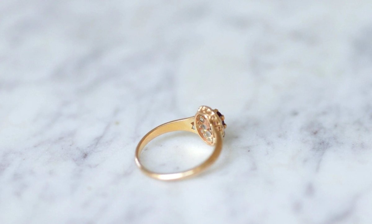 Bague fiançailles rubis entourage diamants - Castafiore