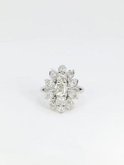 Bague fleur ancienne en or, platine et diamants figurant un motif floral - Castafiore