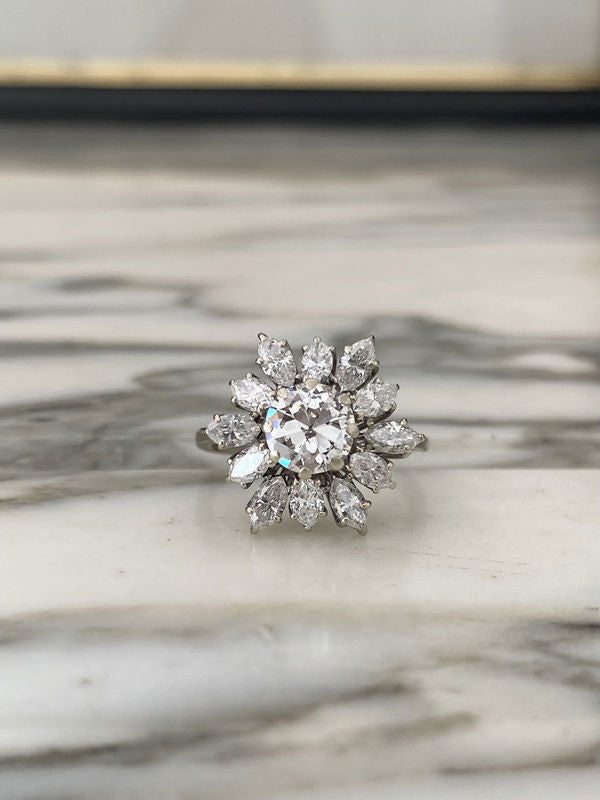 Bague fleur en or blanc 18k et diamants 2.80 Ct - Castafiore