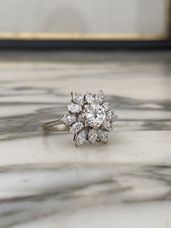 Bague fleur en or blanc 18k et diamants 2.80 Ct - Castafiore