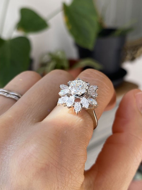 Bague fleur en or blanc 18k et diamants 2.80 Ct - Castafiore