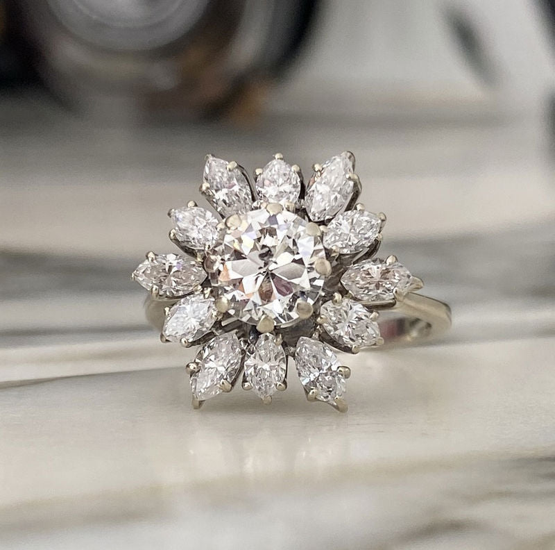 Bague fleur en or blanc 18k et diamants 2.80 Ct - Castafiore
