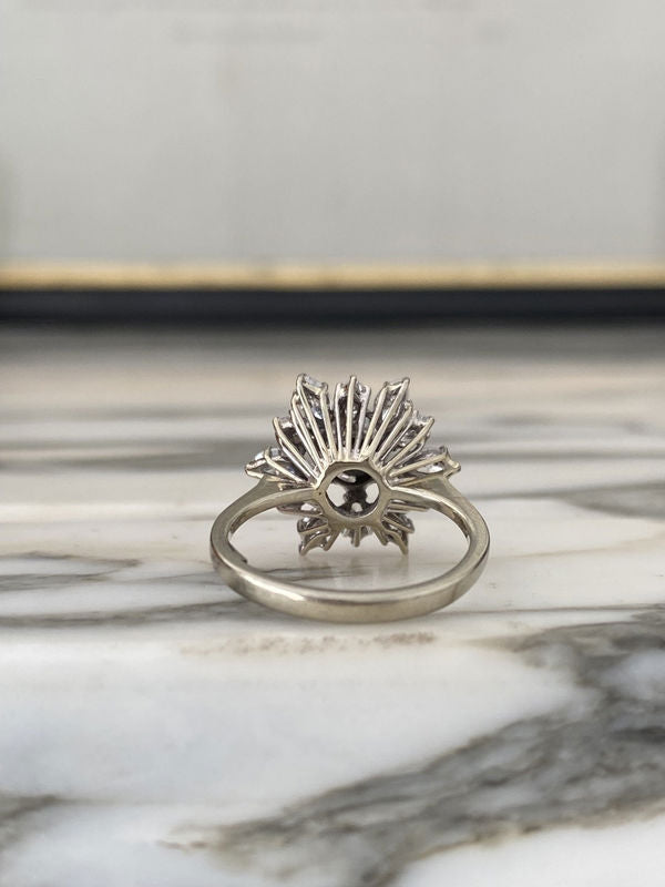 Bague fleur en or blanc 18k et diamants 2.80 Ct - Castafiore