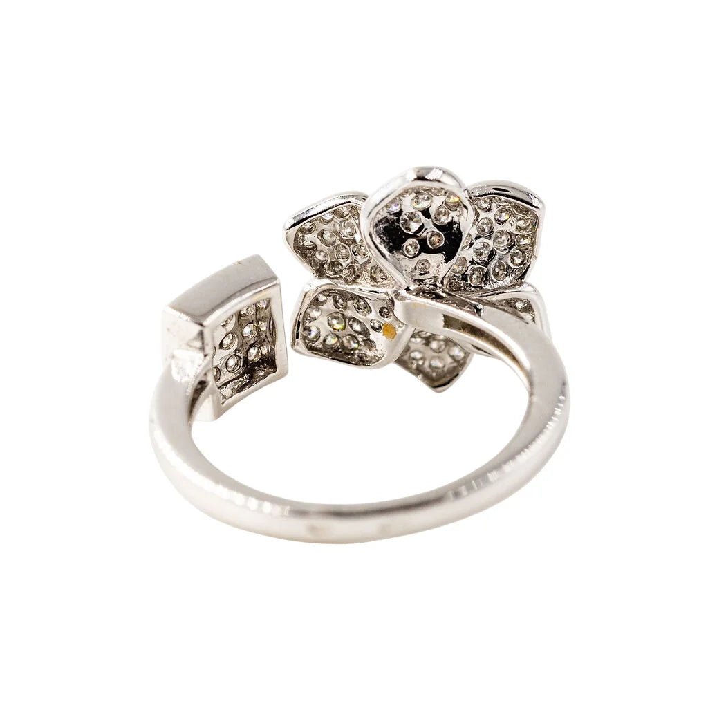Bague Fleur en or blanc et diamants - Castafiore