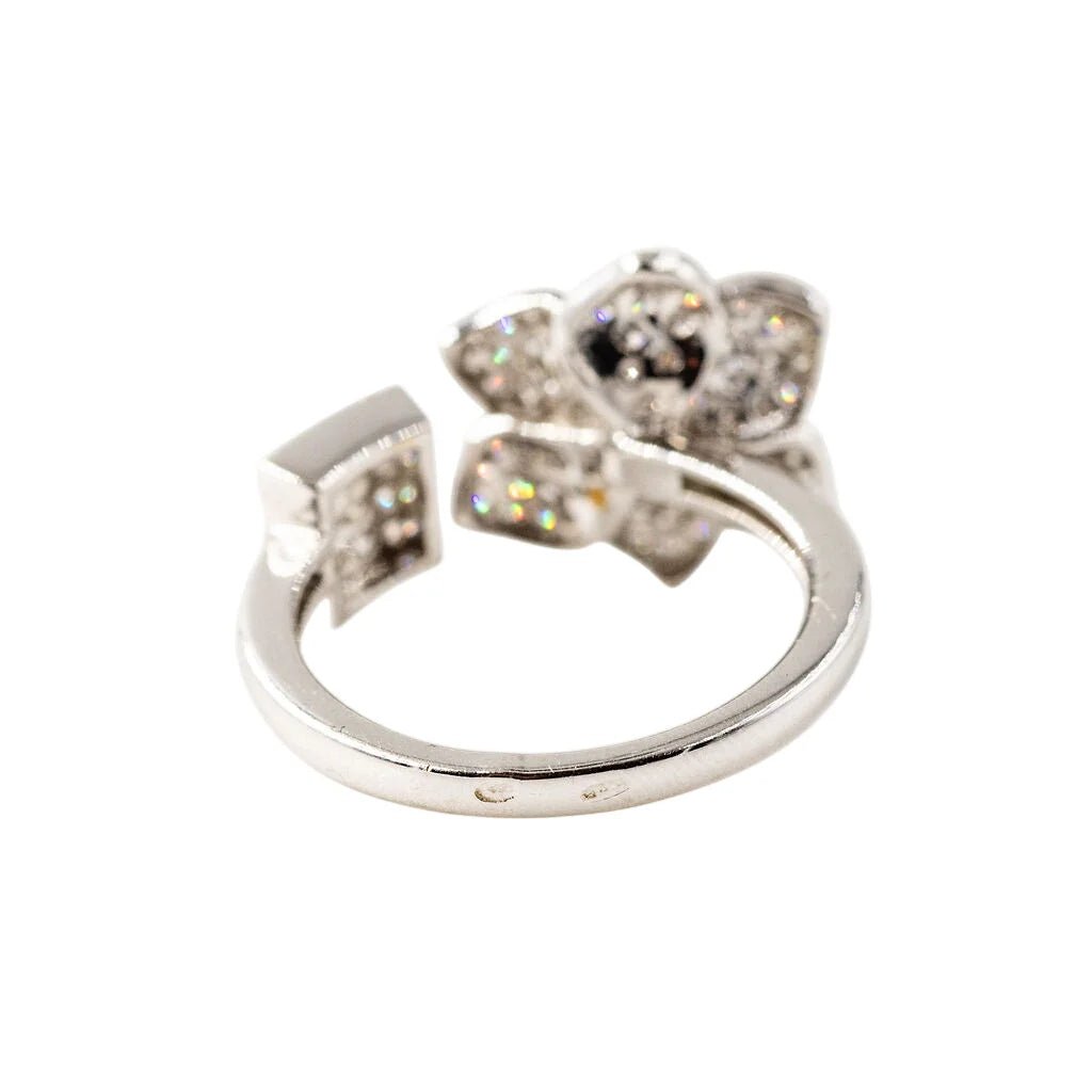 Bague Fleur en or blanc et diamants - Castafiore