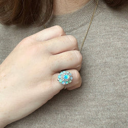 Bague fleur en or gris et opale - Castafiore