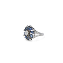 Bague fleur en or gris et saphirs - Castafiore