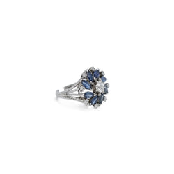 Bague fleur en or gris et saphirs - Castafiore