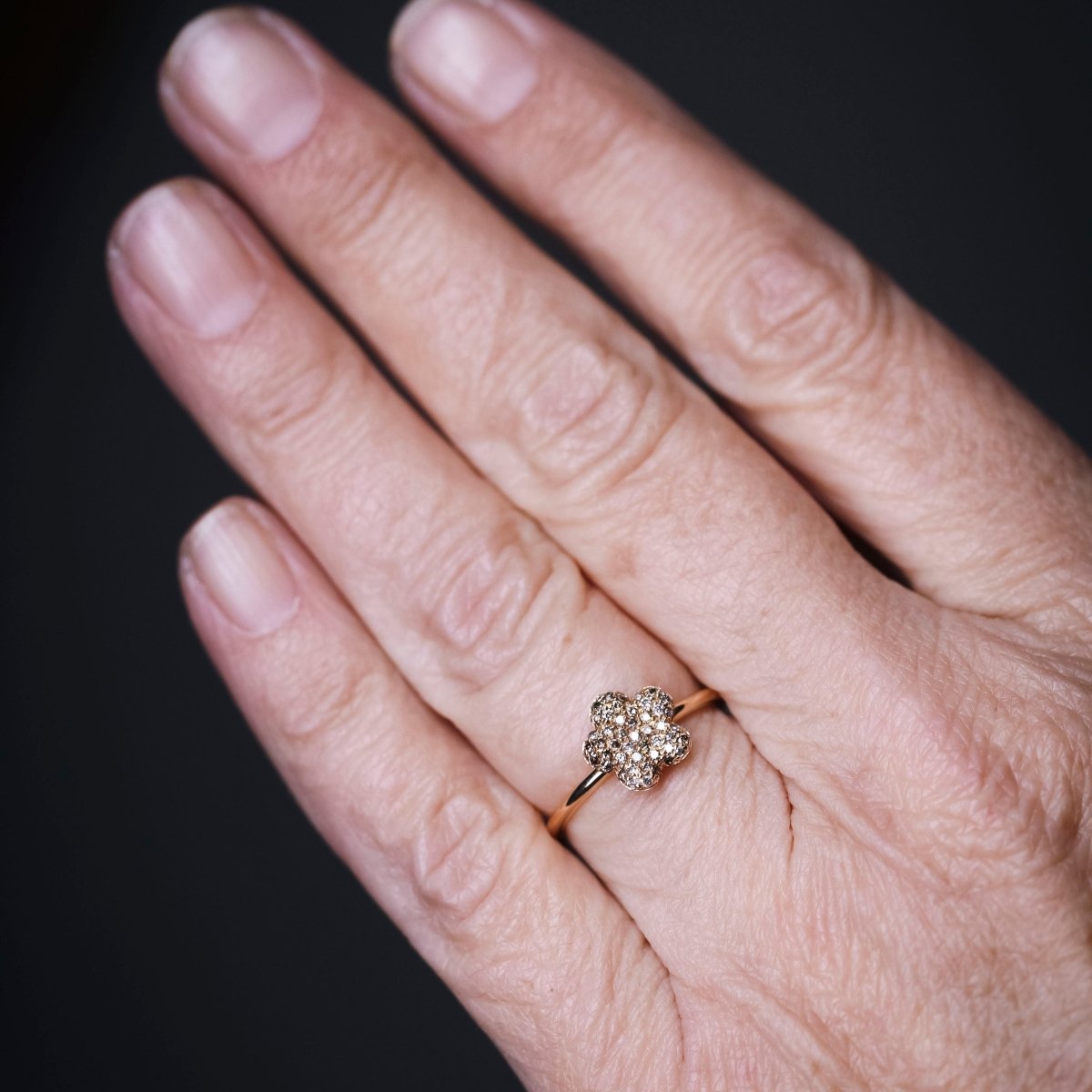 Bague fleur en or rose et diamants - Castafiore