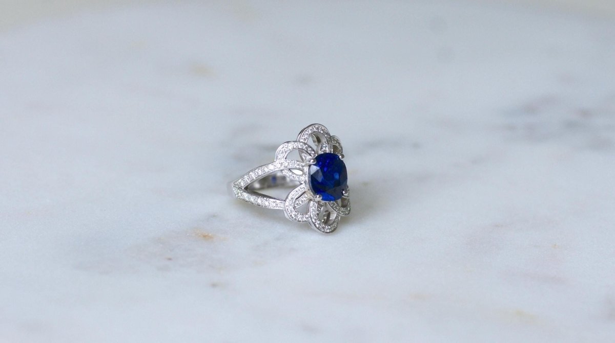 Bague Fleur Saphir de Ceylan 2.80 Cts et Diamants - Castafiore