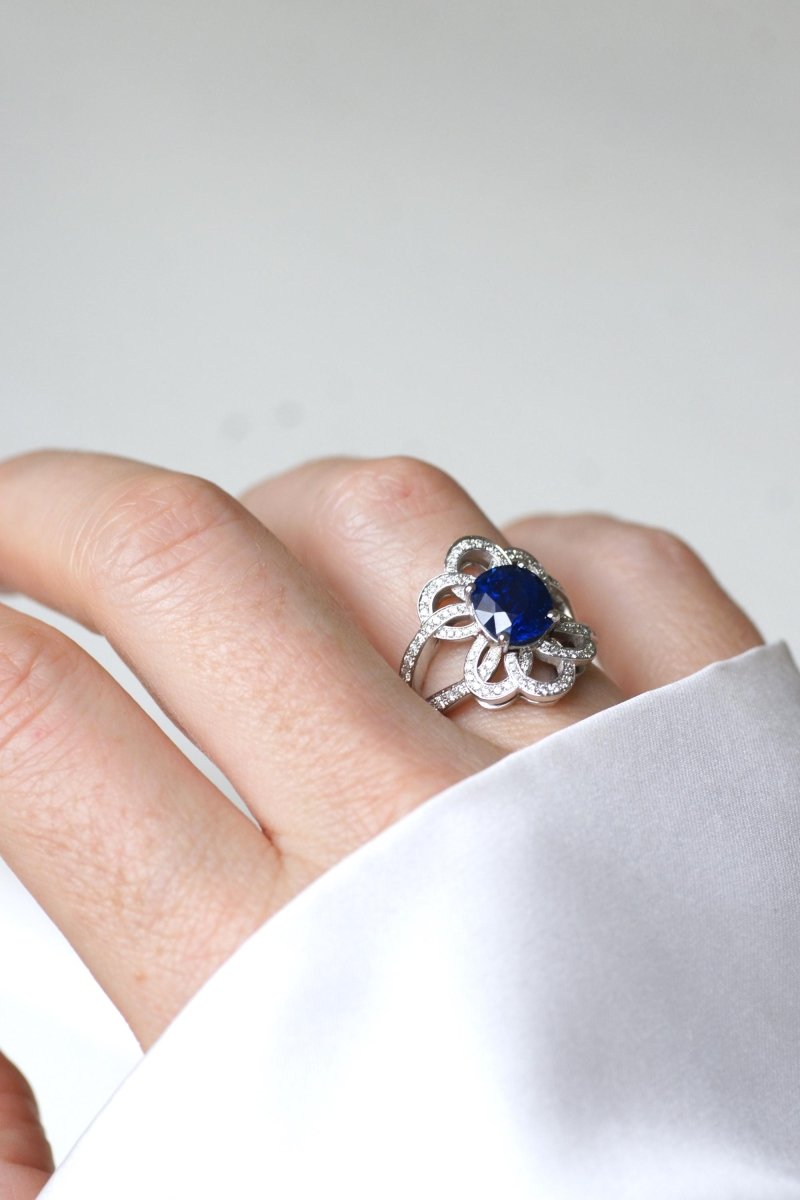 Bague Fleur Saphir de Ceylan 2.80 Cts et Diamants - Castafiore