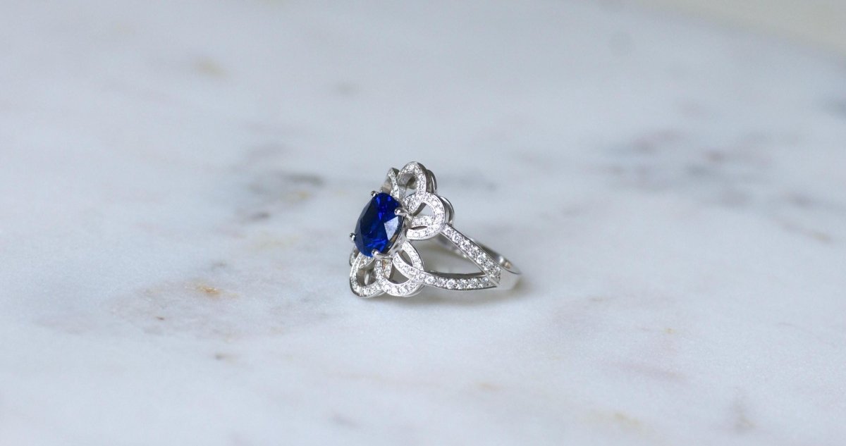 Bague Fleur Saphir de Ceylan 2.80 Cts et Diamants - Castafiore