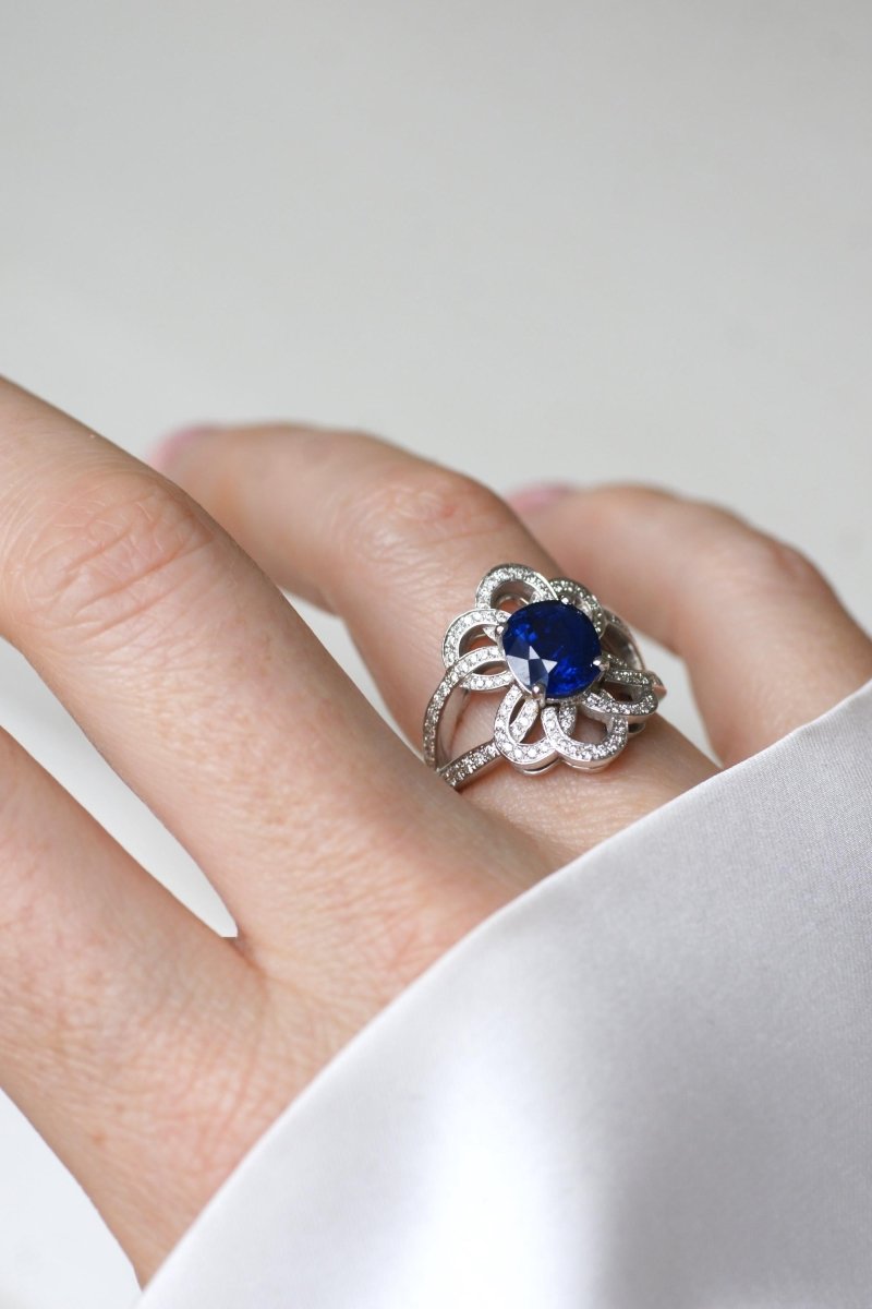 Bague Fleur Saphir de Ceylan 2.80 Cts et Diamants - Castafiore