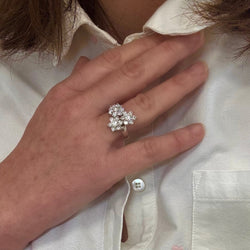 Bague "Fleurs" en or blanc et diamants - Castafiore