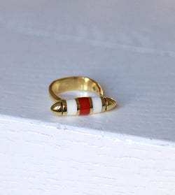 Bague fuseau moderniste or, corne, et corail - Castafiore