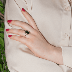 Bague GINETTE NY "Antique Ring" en or rose et onyx - Castafiore