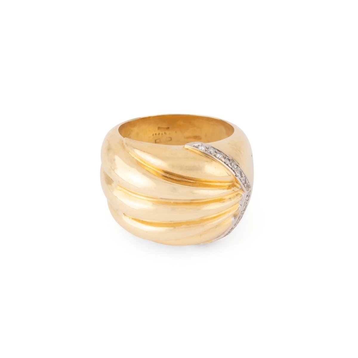 Bague godronnée en or jaune souligné d'une ligne de diamant - Castafiore