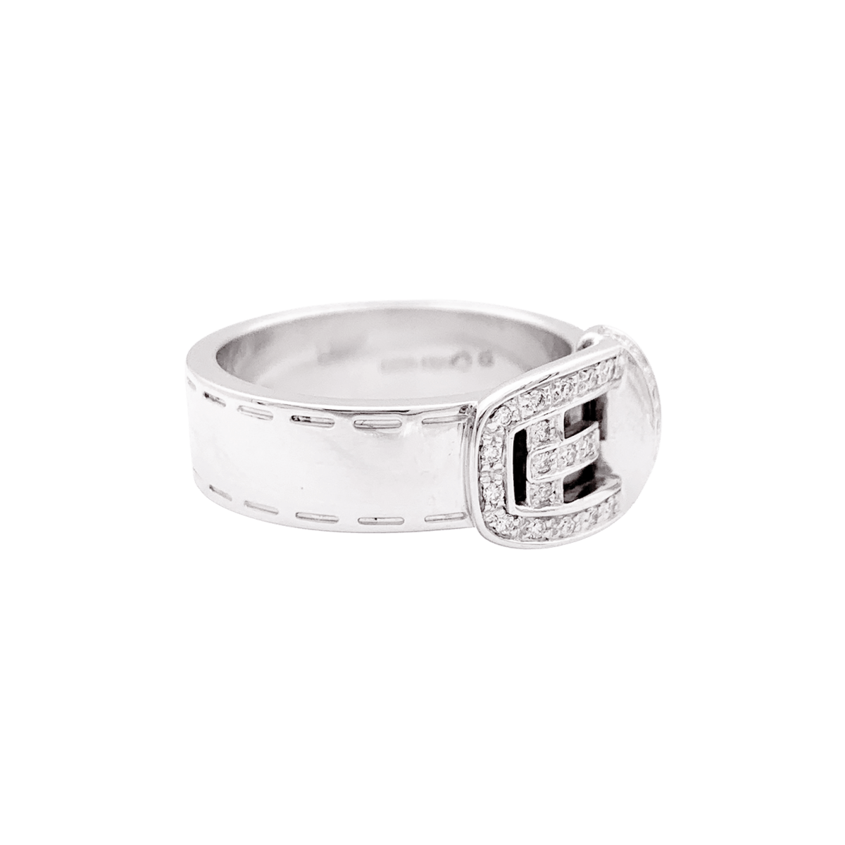 Bague GUCCI "Ceinture" en or blanc et diamants. - Castafiore