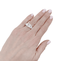 Bague GUCCI "Ceinture" en or blanc et diamants. - Castafiore