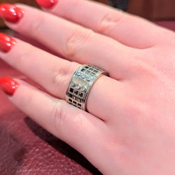 Bague Gucci Large Scroll en or blanc et diamants - Castafiore